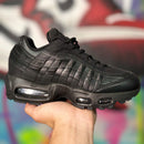 Nike Air Max 95 Essential Triple Black (Listo para entrega)