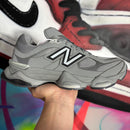 New Balance 9060 Team Away Gris (Lista para entrega)