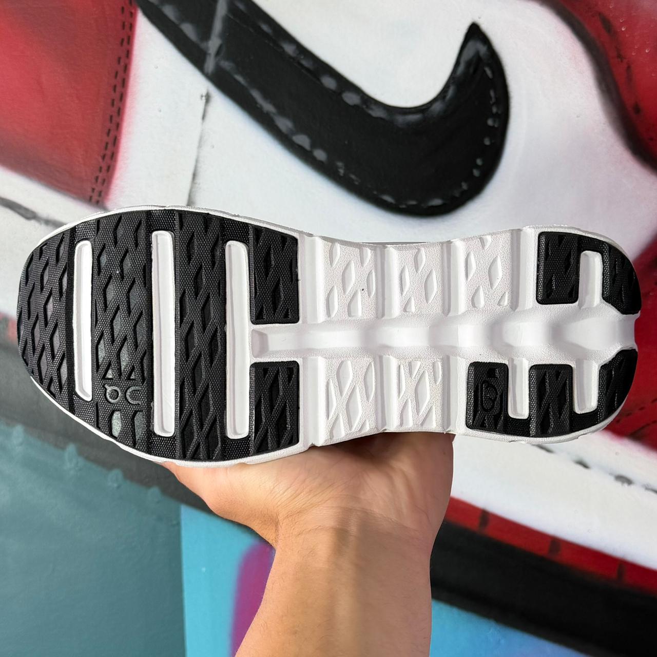 On Running Cloudtilt Black Ivory (Pronta Entrega)