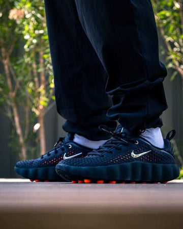 Nike Mind 002 Surge em Nova Colorway Azul com Visual Futurista