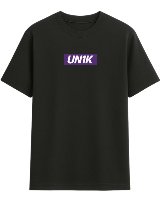 Camiseta UN1K Preta “Block Identity Purple”