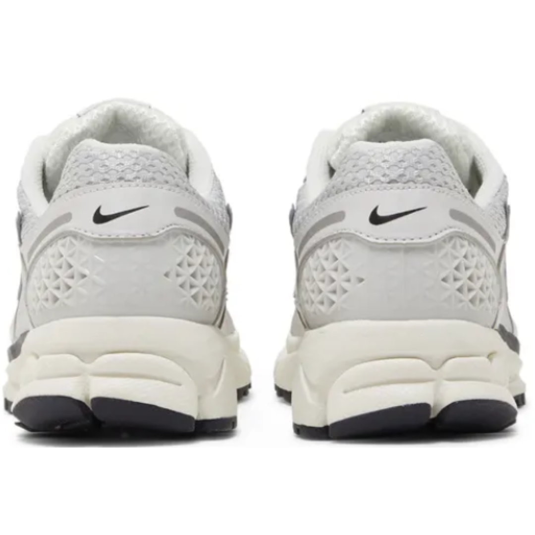 Nike Zoom Vomero 5 Photon Dust Gris Plata Metalizado