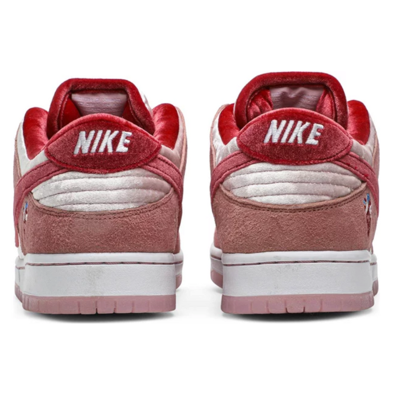 Tênis Nike SB Dunk Low StrangeLove - Valentine's Day