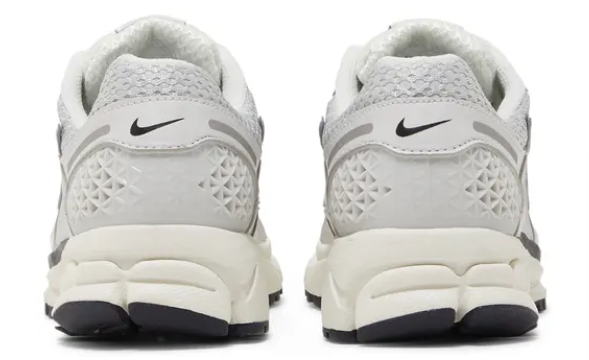 Tênis Nike Zoom Vomero 5 Photon Dust Metallic Silver Cinza