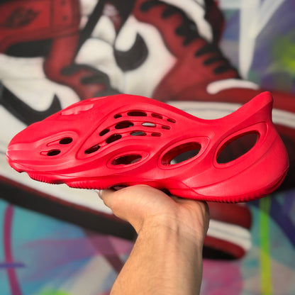Yeezy Foam Runner 'Vermilion' (Pronta Entrega)