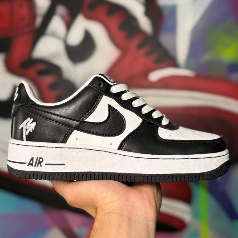 Nike Air Force 1 Low Blackout (Pronta entrega)
