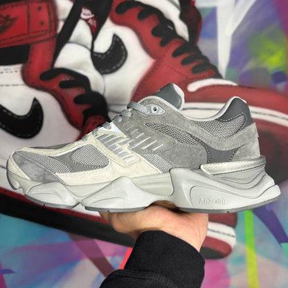 New Balance 9060 Shadow Gray Concrete Silver (Entrega inmediata)