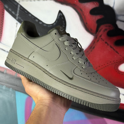 Tênis Nike Air Force 1 '07 LV8 'Mini Swoosh Pack - Light Army' (Pronta Entrega)