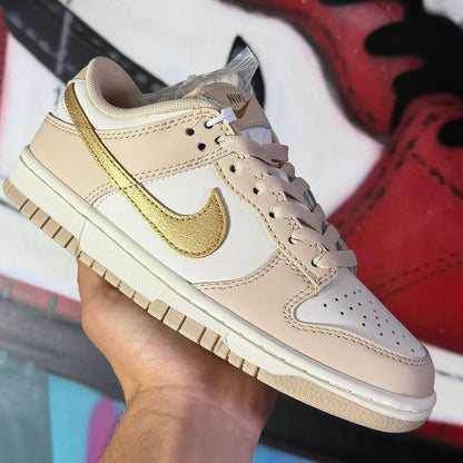 Tênis Nike Dunk Low 'Gold Swoosh' (Pronta Entrega)