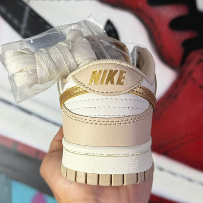 Tênis Nike Dunk Low 'Gold Swoosh' (Pronta Entrega)