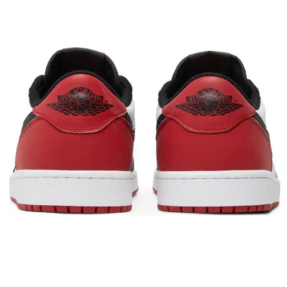 Air Jordan 1 Low OG Punta negra (2023)