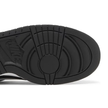 Tênis Nike Dunk Low Jumbo Panda Reverse