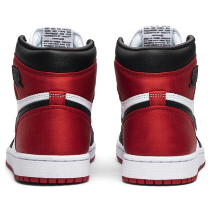 Tênis Nike Air Jordan 1 Retro High 'Satin Black Toe'